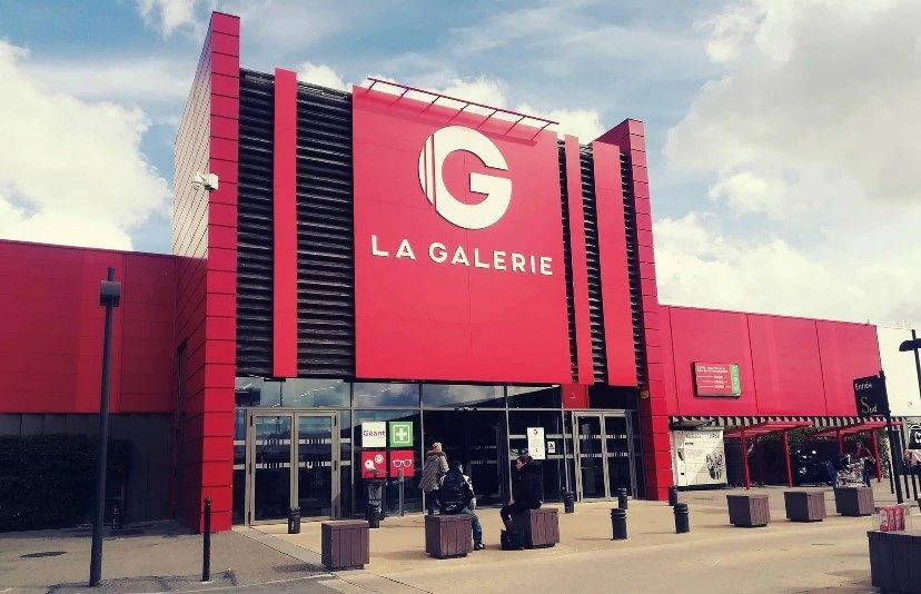 Centre commercial à ARLES