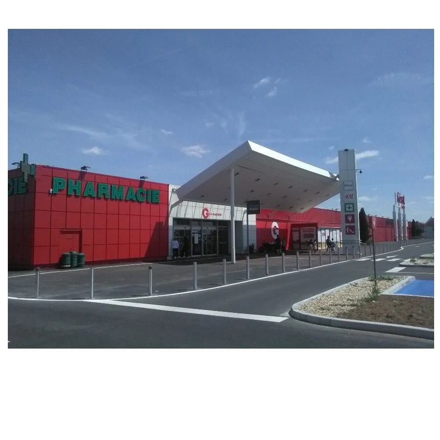 Centre commercial à CHAMPNIERS