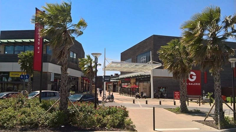 Centre commercial à FRÉJUS